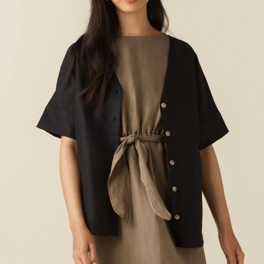 Vetta textured black linen blend Girlfriend Shirt, size Small